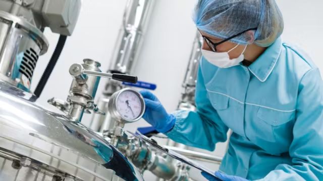Reducing Production Downtime in Medical Manufacturing: Strategies and Tools